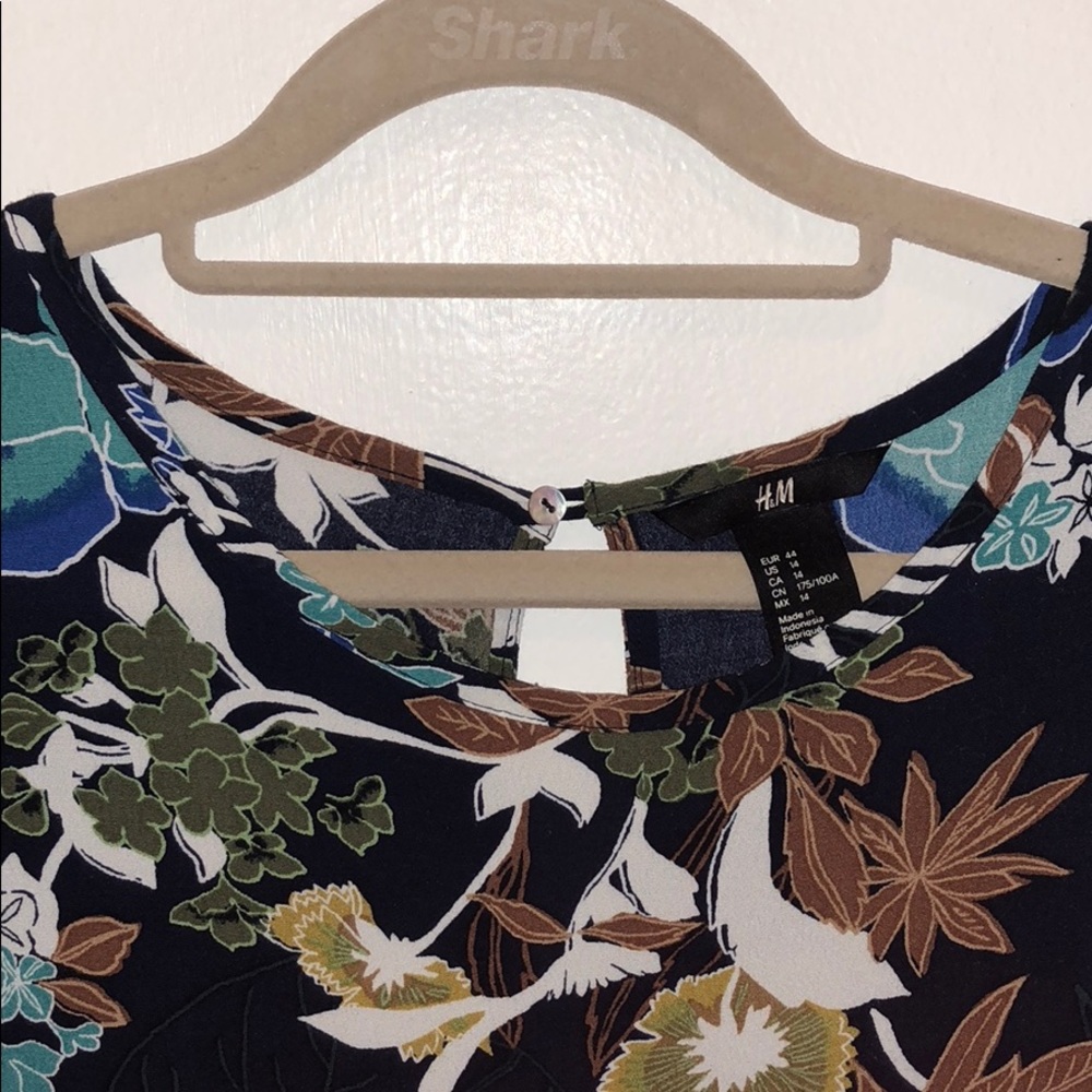 Top - Picture 2 of 3